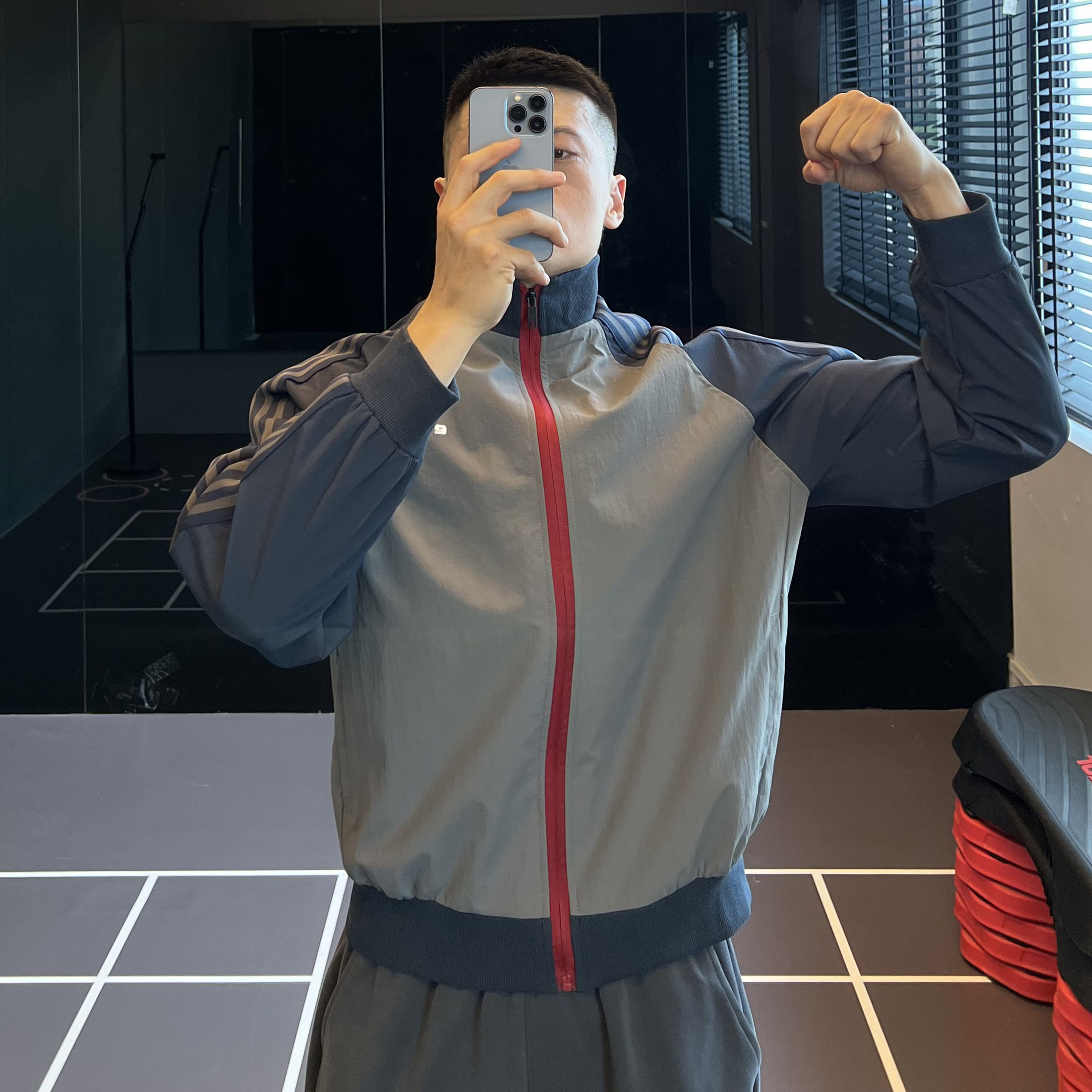 撞色刺绣立领运动夹克男士三条杠