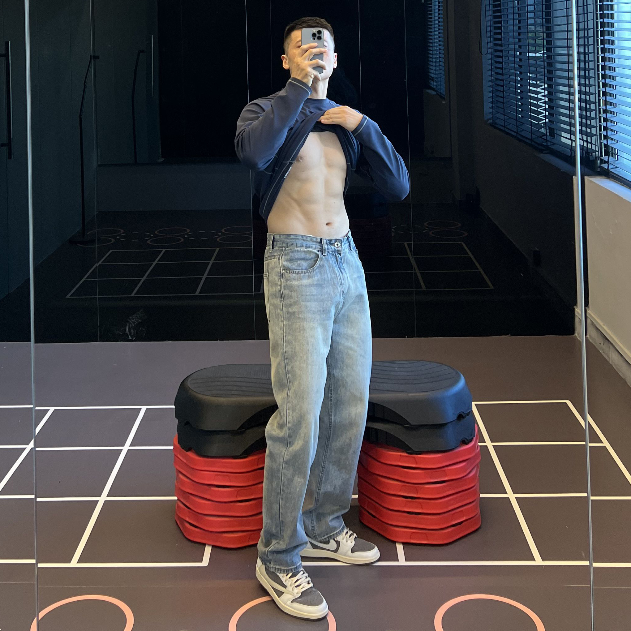 浅蓝水洗水波纹牛仔裤宽松直筒裤