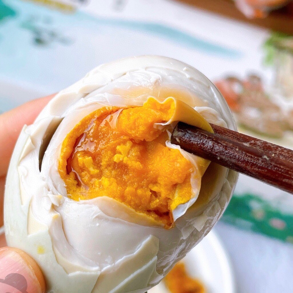 青皮侠咸鸭蛋轻盐微山湖麻鸭蛋黄流油裹泥腌制礼盒装正宗山东特产