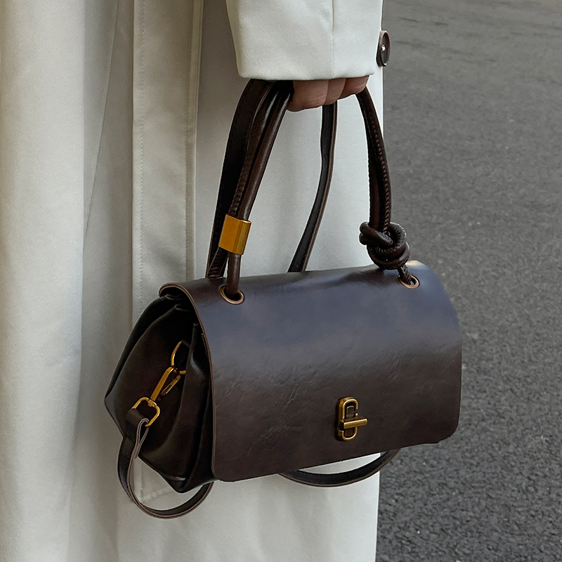 复古小众棕色小方包女2025冬季新