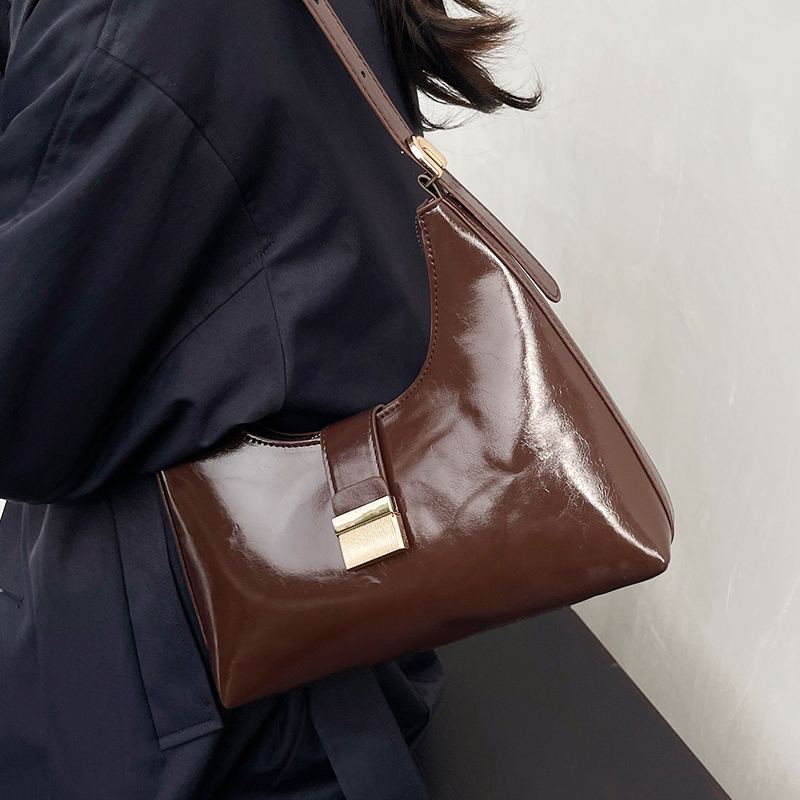 pu通勤2025冬季新款皮质小众棕色