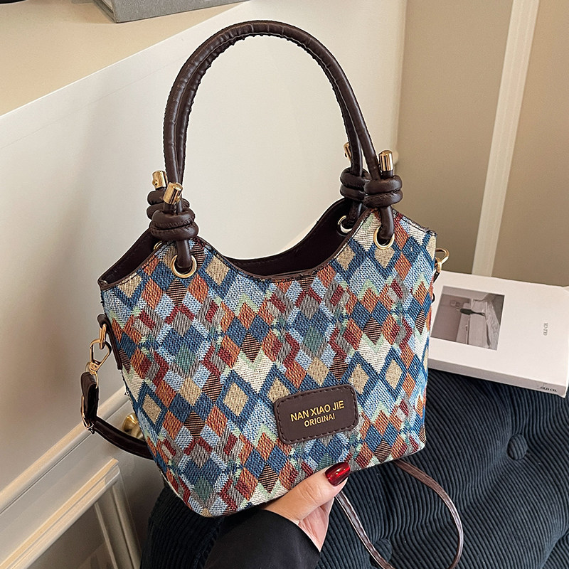 高级感小众菱格水桶包包2025新款潮时尚斜挎包洋气百搭单肩手提包,箱包皮具/热销女包/男包,托特包,淘宝优惠券,粉丝福利购,淘宝优惠卷