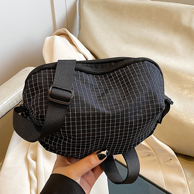 楠小姐今年流行小众设计单肩包女