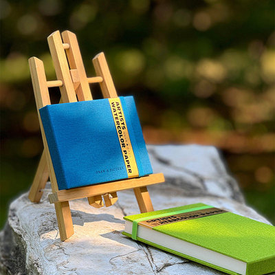 轻听宝虹艺术家级锁线封胶水彩本