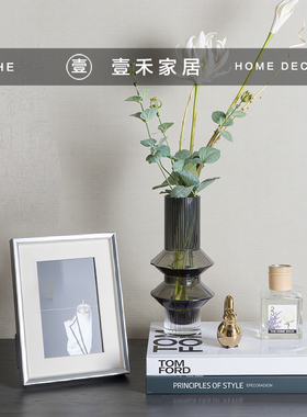 酒店样板房卧床头柜组合饰品窗台花艺拱形树脂床头装饰真书道具