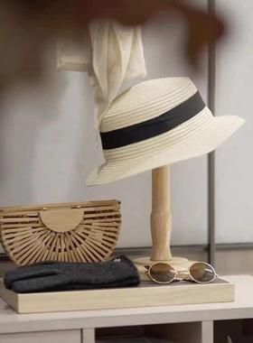 轻奢极简样板间家居软装衣帽间梳妆台桌面饰品搭配遮掩帽组合摆件