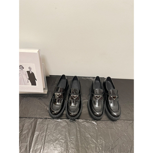 广州天花板~刘雯同款乐福鞋女粗跟圆头P家三角标增高休闲真皮单鞋