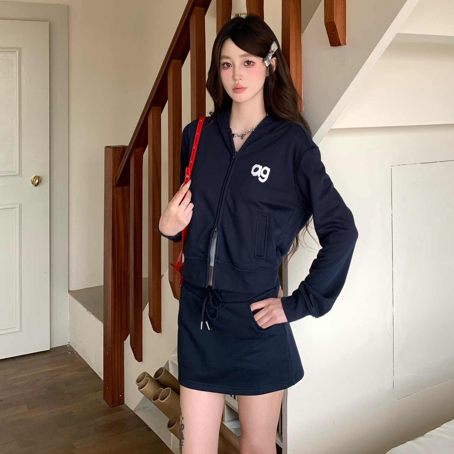 喜士潮社AGXS秋冬短款双拉链发泡logo外套A字半身裙女休闲套装