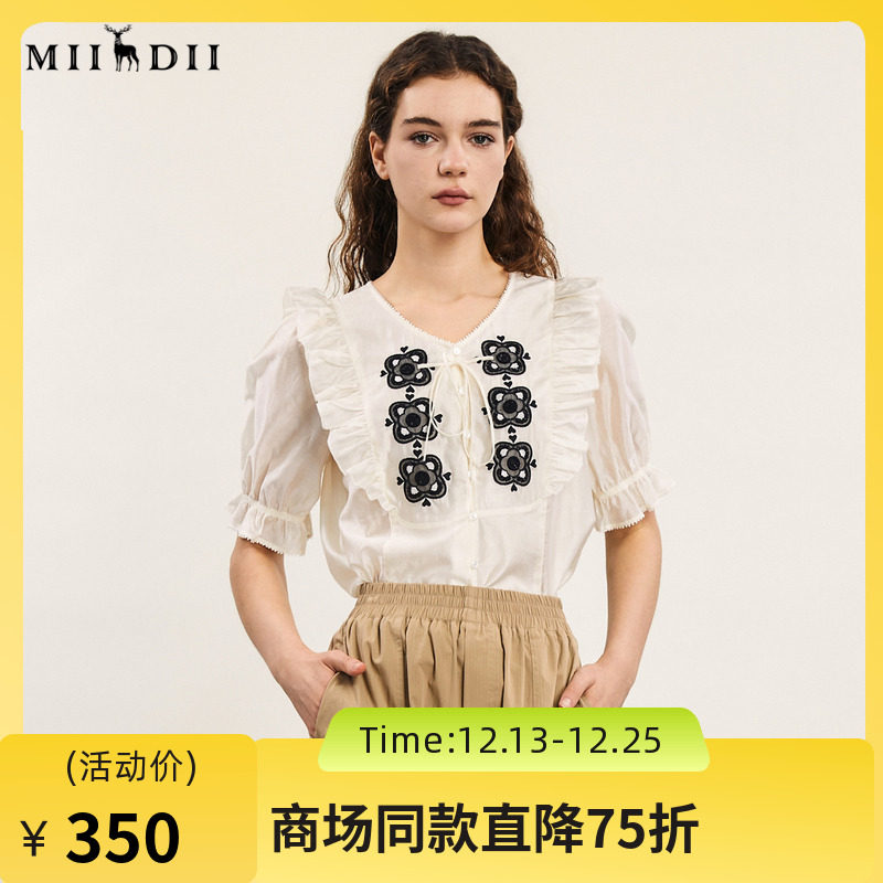 衬衫融入新中式元素，肩袖荷叶边设计温柔