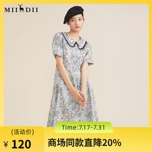 修身版型和可爱大领子，带来年轻复古感受