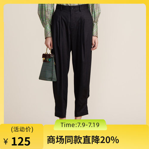 脚口收褶设计注入巧思，适合简约高级的通勤