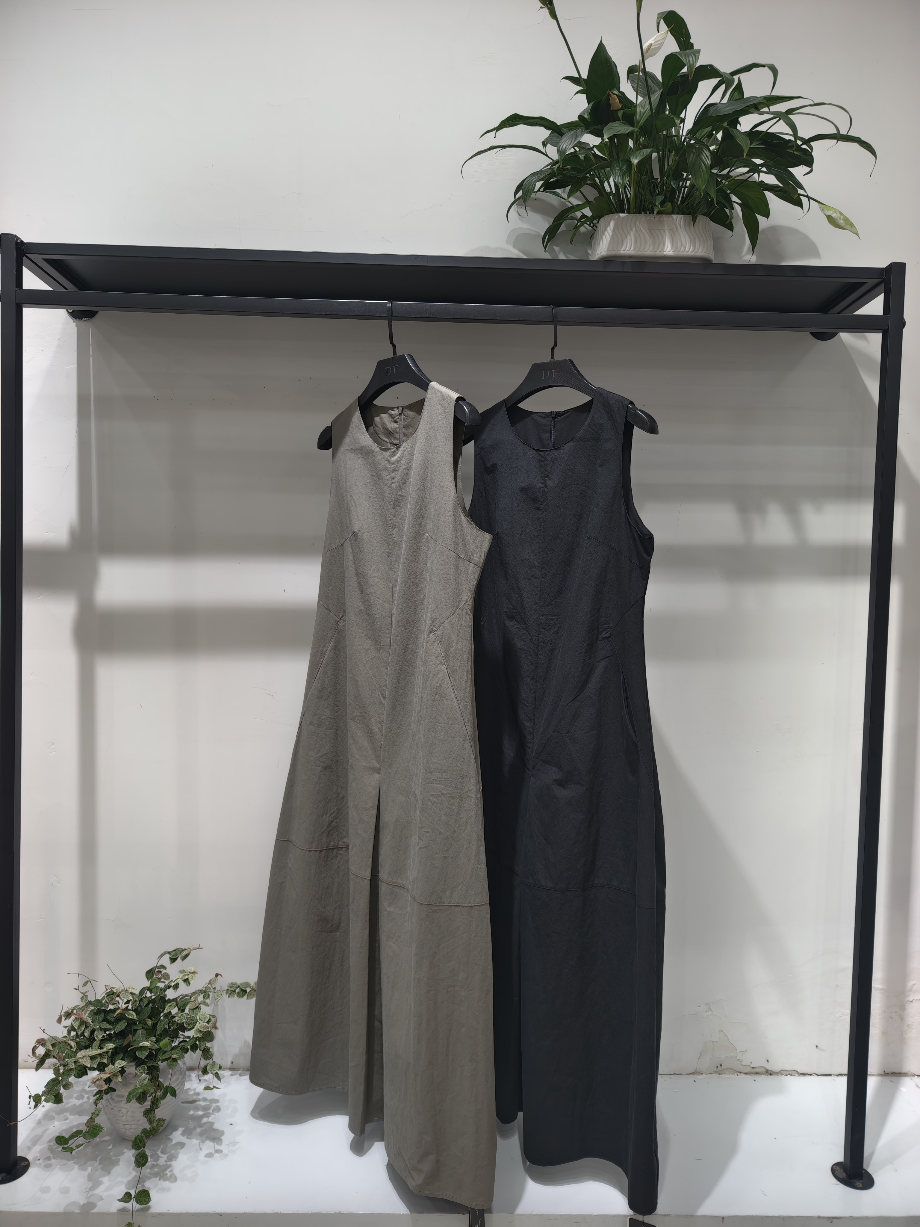 夏季无袖背心连衣裙女慵懒极简风垂感带口袋宽松显瘦气质长裙