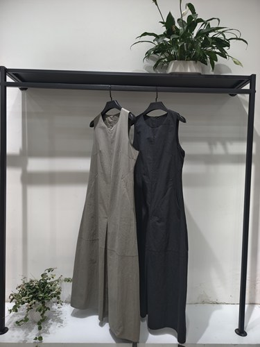 夏季无袖背心连衣裙女慵懒极简风垂感带口袋宽松显瘦气质长裙