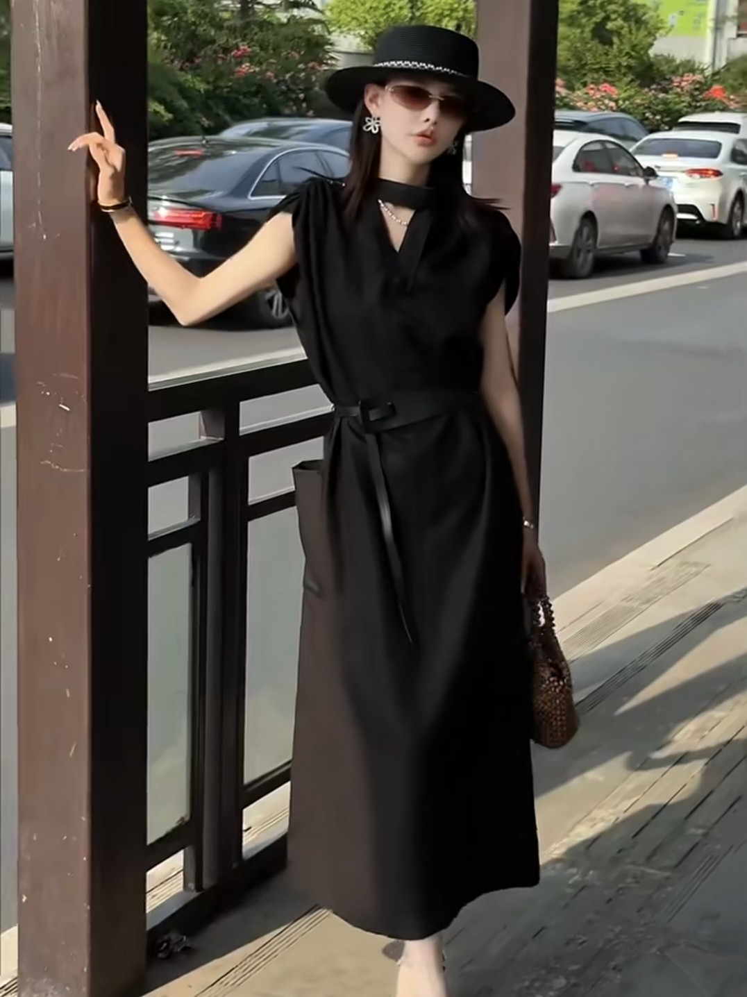 欧洲站韩版时尚百搭休闲宽松V领褶皱系带收腰长款无袖连衣裙夏装