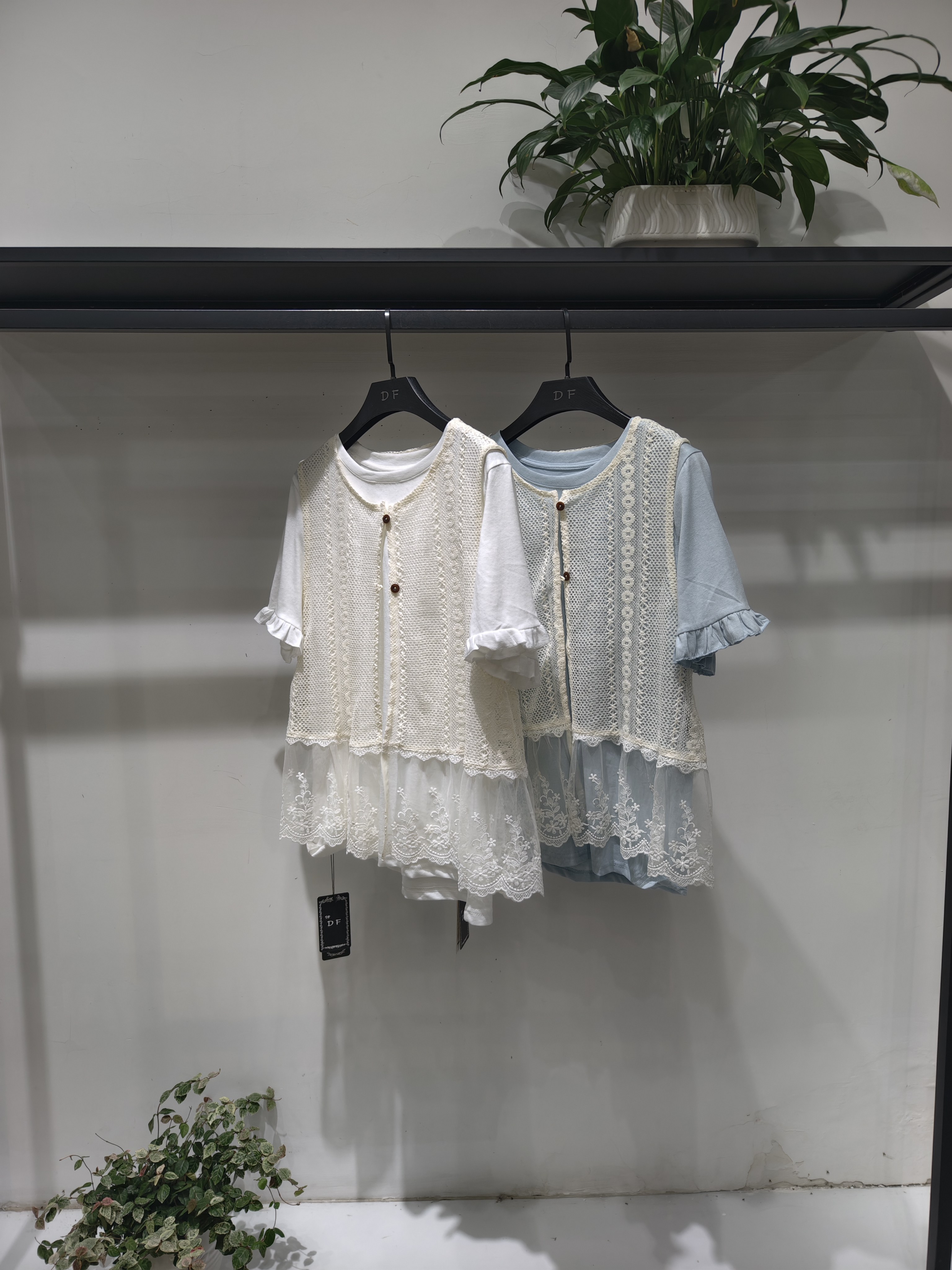 文艺森系套装女夏季设计感温柔蕾丝马甲叠穿短袖t恤一整套小个子
