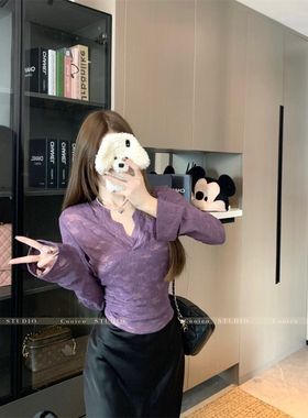 MR【广州面料】性感御姐V领紫色蕾丝T恤女设计感镂空修身内搭上衣