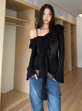 黑色荷叶边一字肩打底衫女早春新款茶里茶气别致露肩吊带上衣