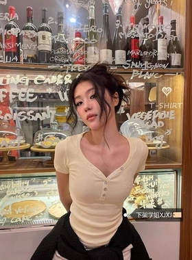 韩版hiphop半纽扣短袖t恤女夏季修身显瘦高级感别致休闲百搭上衣