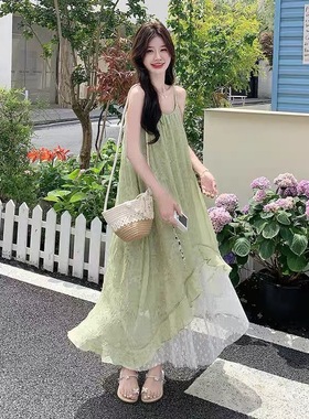 绿色森系碎花吊带连衣裙女夏2025新款法式海边度假雪纺不规则长裙