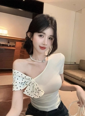 白色纯欲蝴蝶结波点斜肩短袖t恤女夏季设计感小个子内搭修身上衣