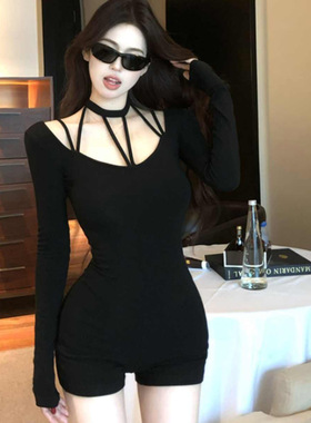 黑色紧身修身挂脖长袖t恤连体短裤女纯欲性感辣妹欧美风连衣裤子