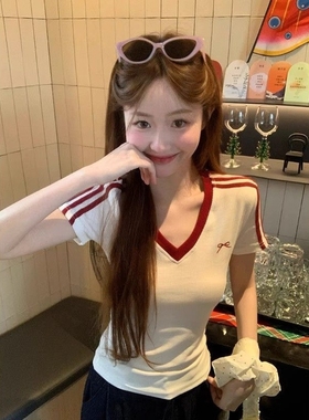 韩系V领白色正肩短袖t恤女夏季设计感小众修身收腰甜辣妹短款上衣