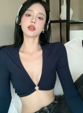 设计感小众蓝色v领长袖T恤女秋季y2k甜辣妹金属镂空修身短款上衣