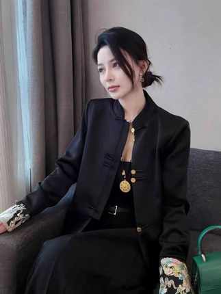 新中式女装2024春款国风刺绣小个子短款上衣黑色高级感复古短外套