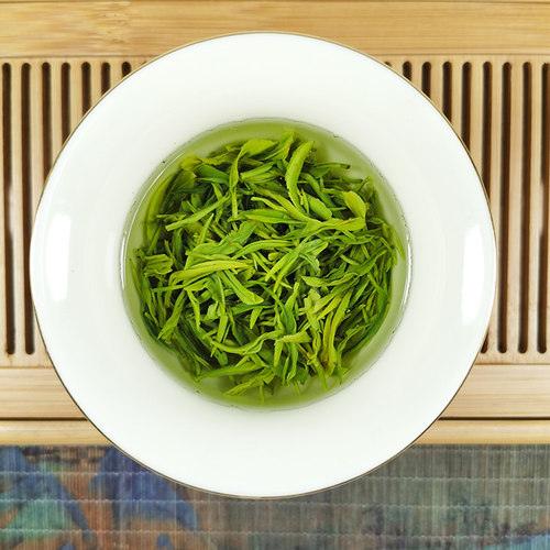 高山云雾绿茶恩施茶荒野茶