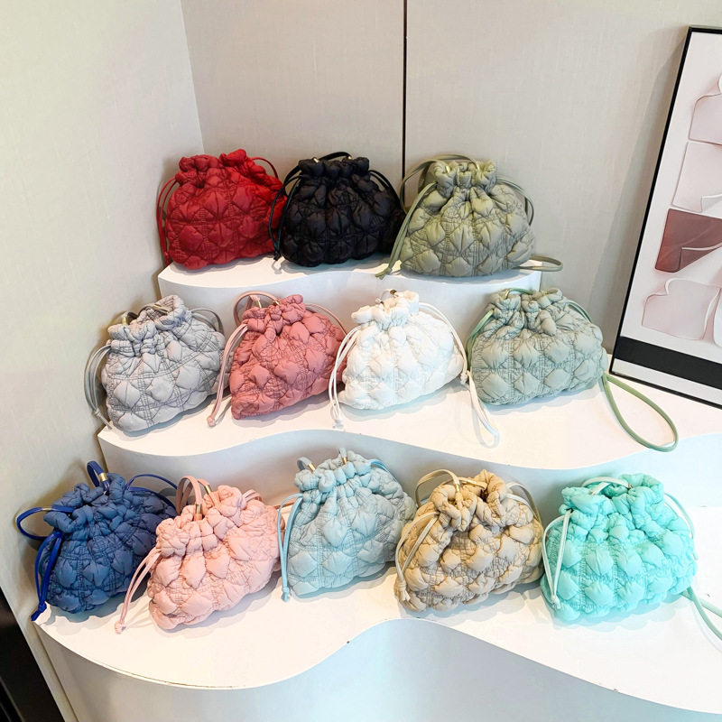 2025新款菱格车缝线手提包夹棉束口水桶包百搭单肩腋下斜挎包,箱包皮具/热销女包/男包,通用款女包,淘宝优惠券,粉丝福利购,淘宝优惠卷