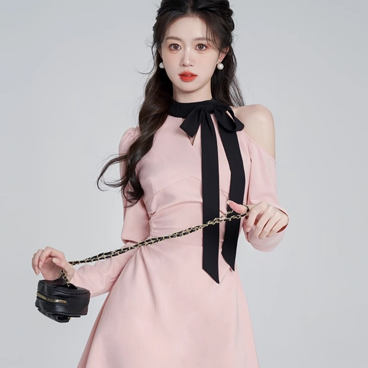 粉色连衣裙女早秋新款法式气质收腰显瘦小个子长挂脖袖露肩a字裙