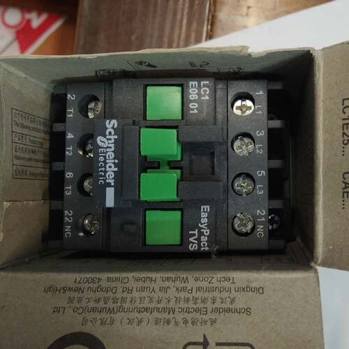 可议价接触器LC1E0601Q5N电源电压380vAc 1