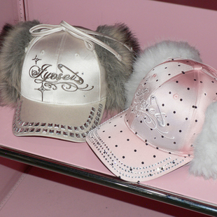 杨超越同款JYOSEI角色原创辣妹刺绣铆钉护耳毛毛粉色香槟色棒球帽