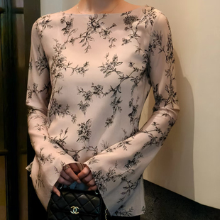 新款一字领16姆真丝设计感印花喇叭薄长袖衬衫女显瘦上衣时尚女装