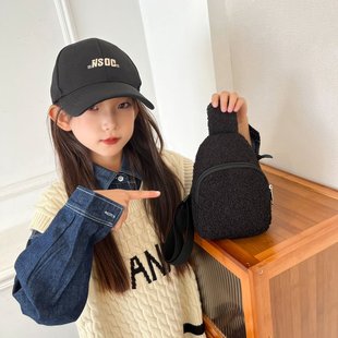 纯色儿童斜挎包户外小女孩胸包宝宝小零钱包 毛绒女童包包秋冬新款