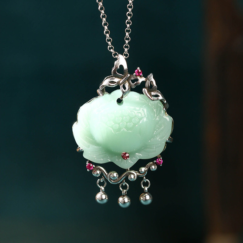 国潮新中式古典花飞蝶舞莲蓬仿玉石复古流苏项链小众轻奢汉服首饰