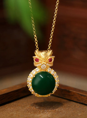 原创设计保色中国风珐琅彩醒狮项链2025年新款女仿和田玉吊坠女