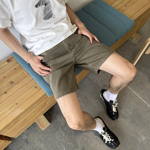 绿色简约休闲显瘦牛仔短裤