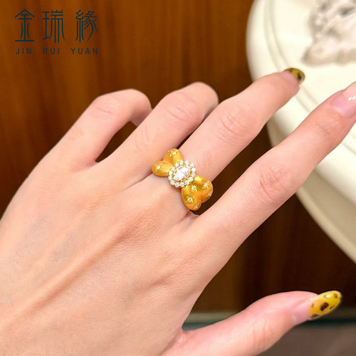 优雅大方纯金蝴蝶结鸽子蛋戒指