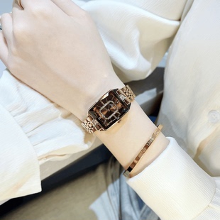 歌浪迪2025新款酒桶型百搭防水手表时尚女款腕表轻奢镶钻女士表