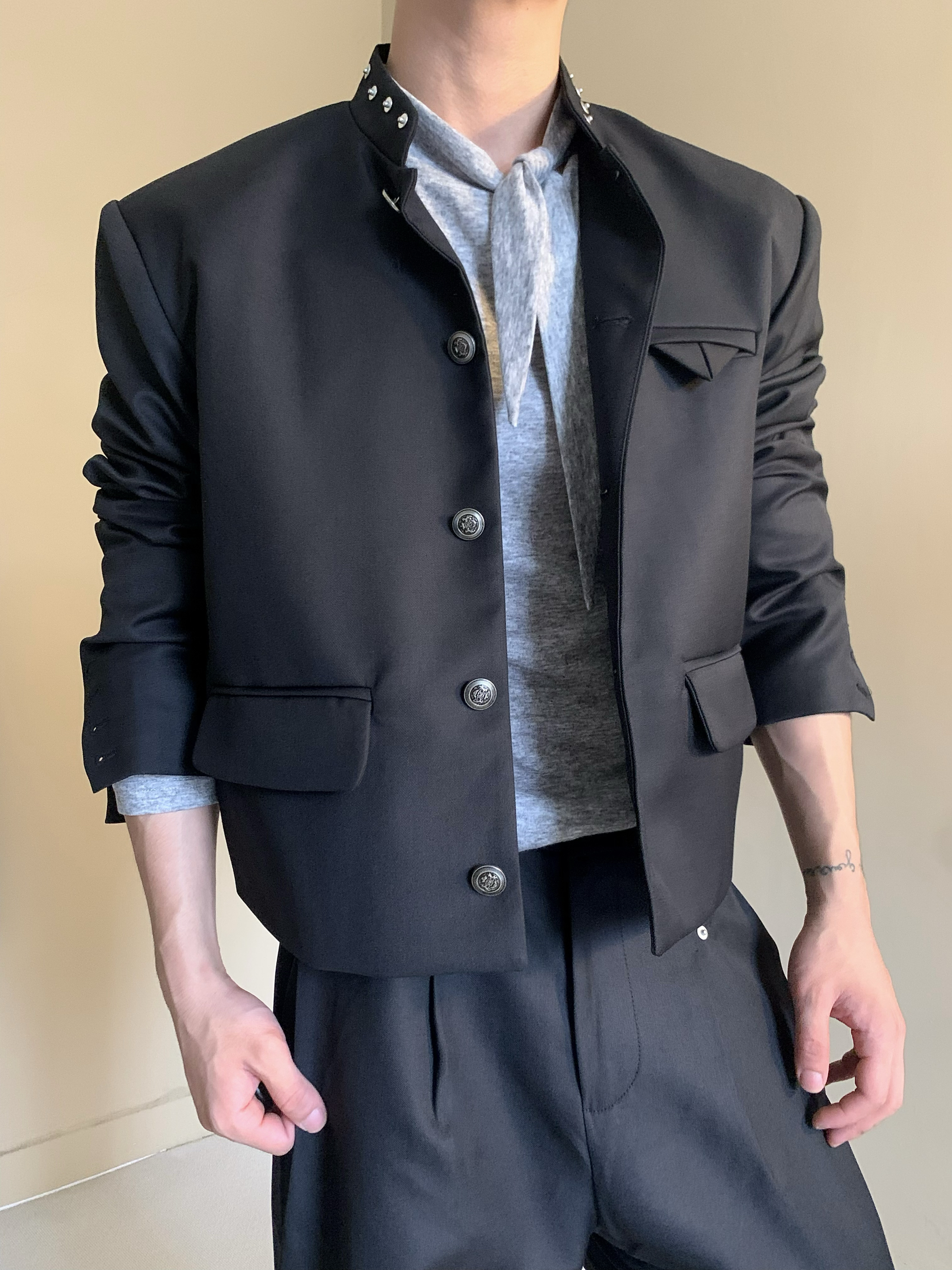 复古高奢老钱风新中式立领金属设计定制款短款西服男垫肩西装外套