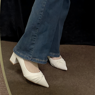 单鞋女2026春季新款法式气质尖头浅口高跟鞋网红粗跟不累脚工作鞋