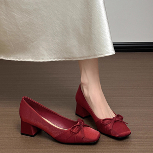 羊皮版~ 红色伴娘婚鞋喜婆婆婚宴单鞋配旗袍气质方头高跟鞋女粗跟