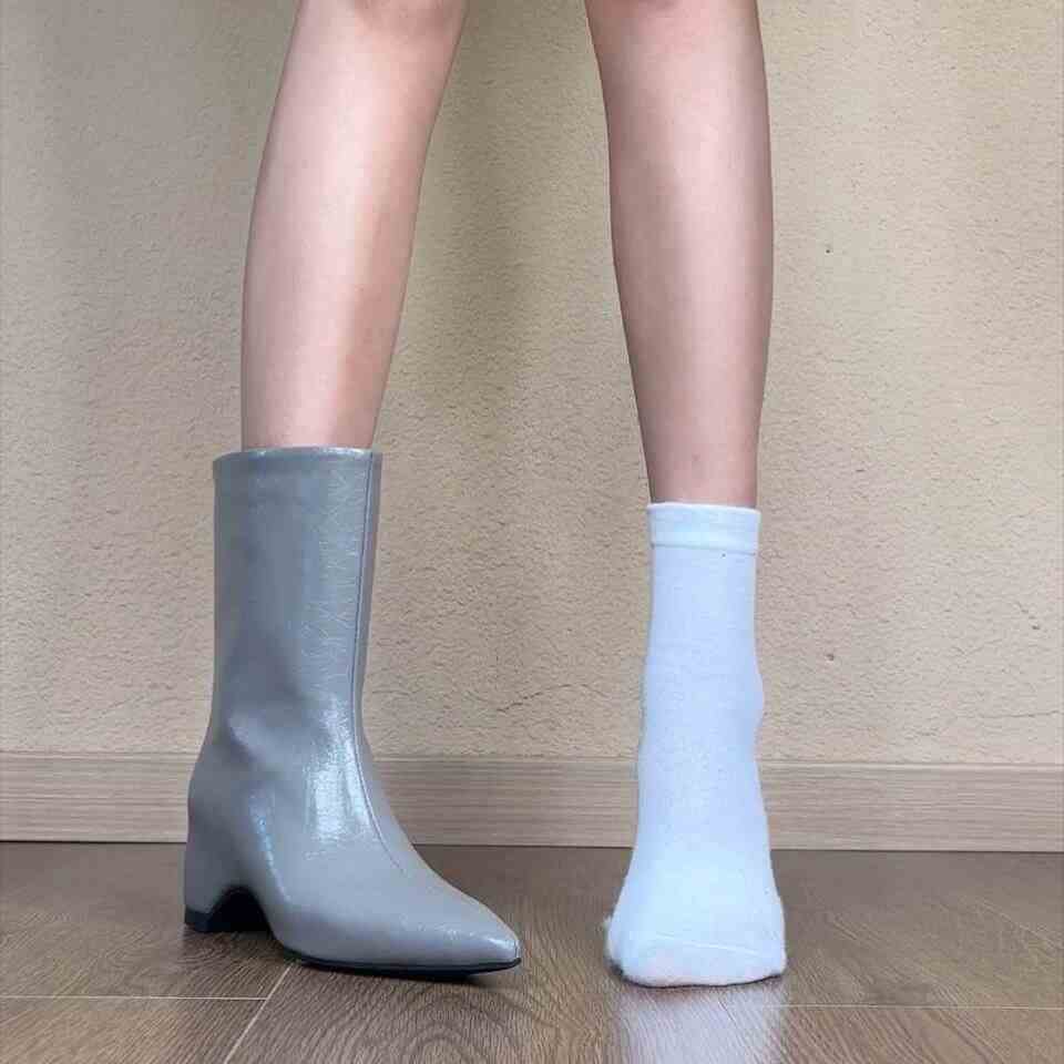 灰色秋冬新款尖头内增高女短靴女