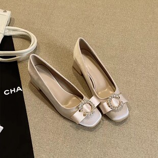 羊皮版法式温柔配裙子粗跟浅口单鞋女水钻扣蝴蝶结缎面方头高跟鞋