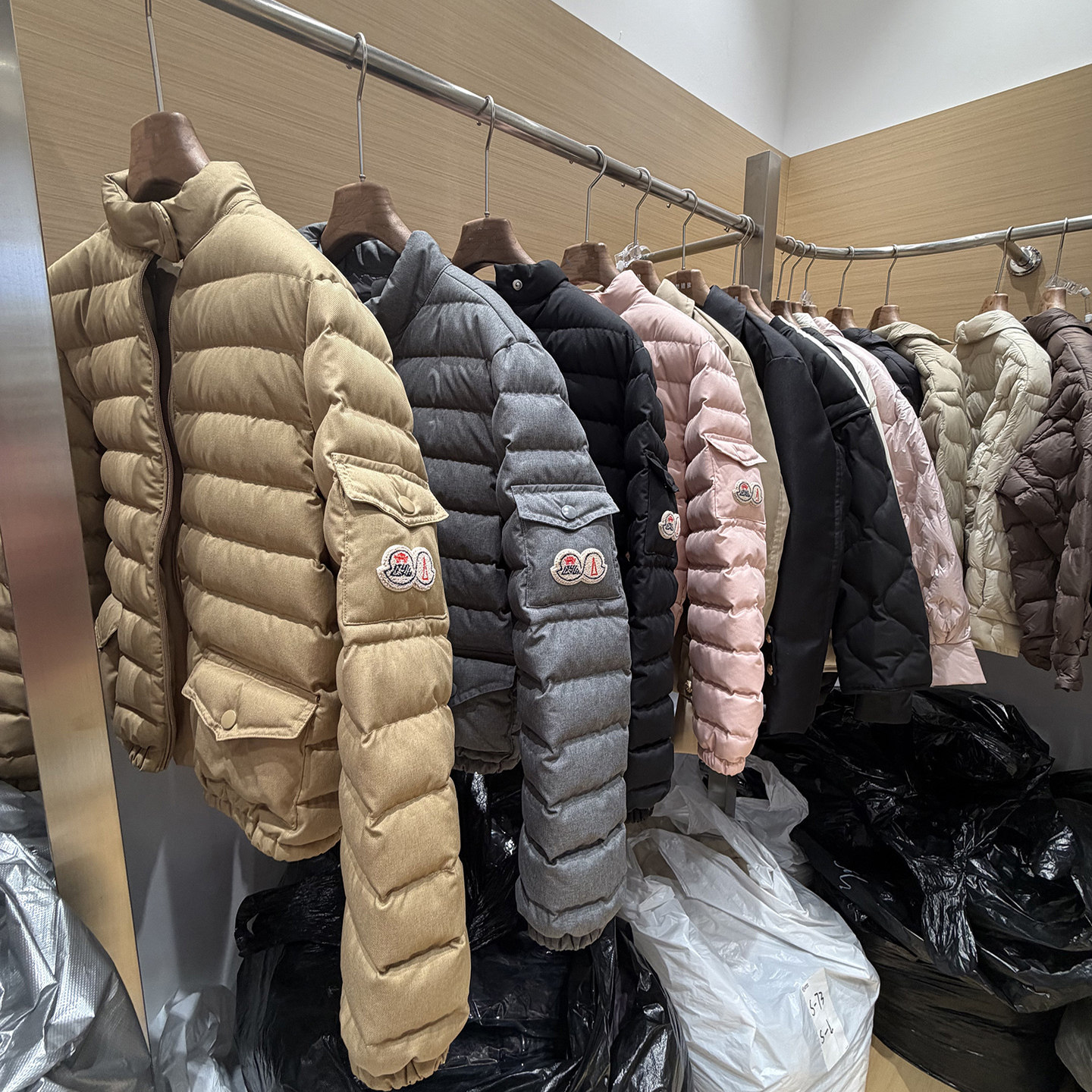 羽毛之家95%白鸭绒排骨羽绒服女短款潮牌外套蒙家外套2025冬新款