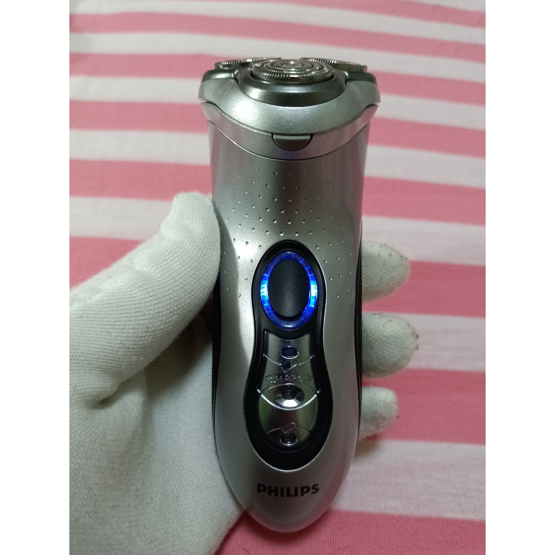 剃须刀8155,荷兰原装制造,全浮动激光打孔三环刀网自
