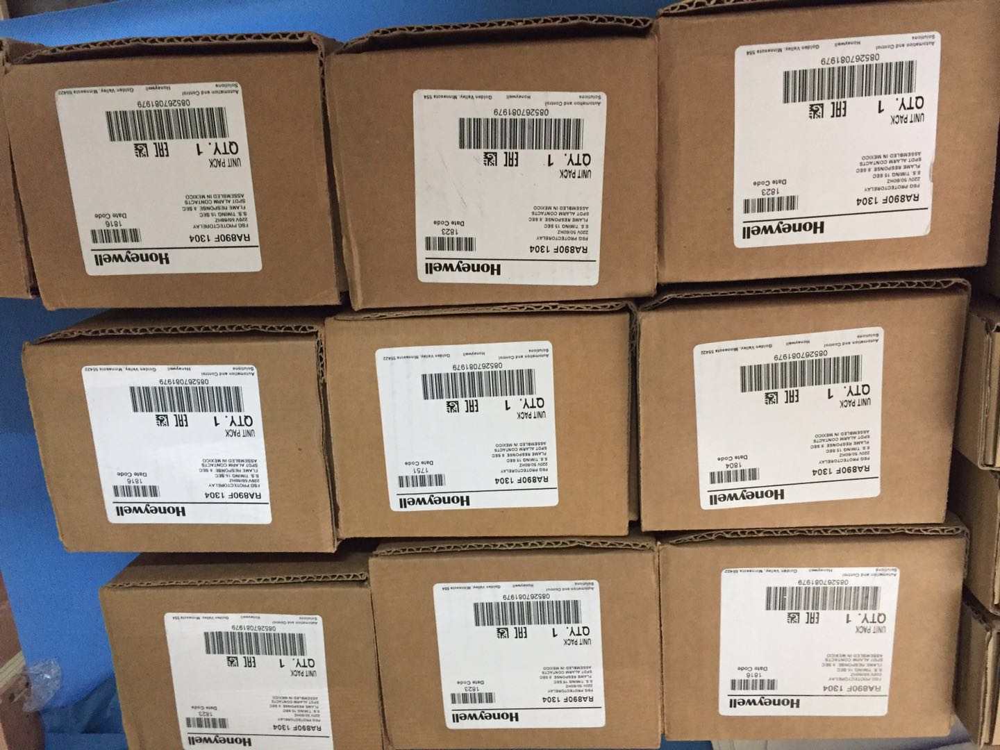 原装正品Honeywell霍尼韦尔火焰控制器停产 RA890F1304 有5个现货