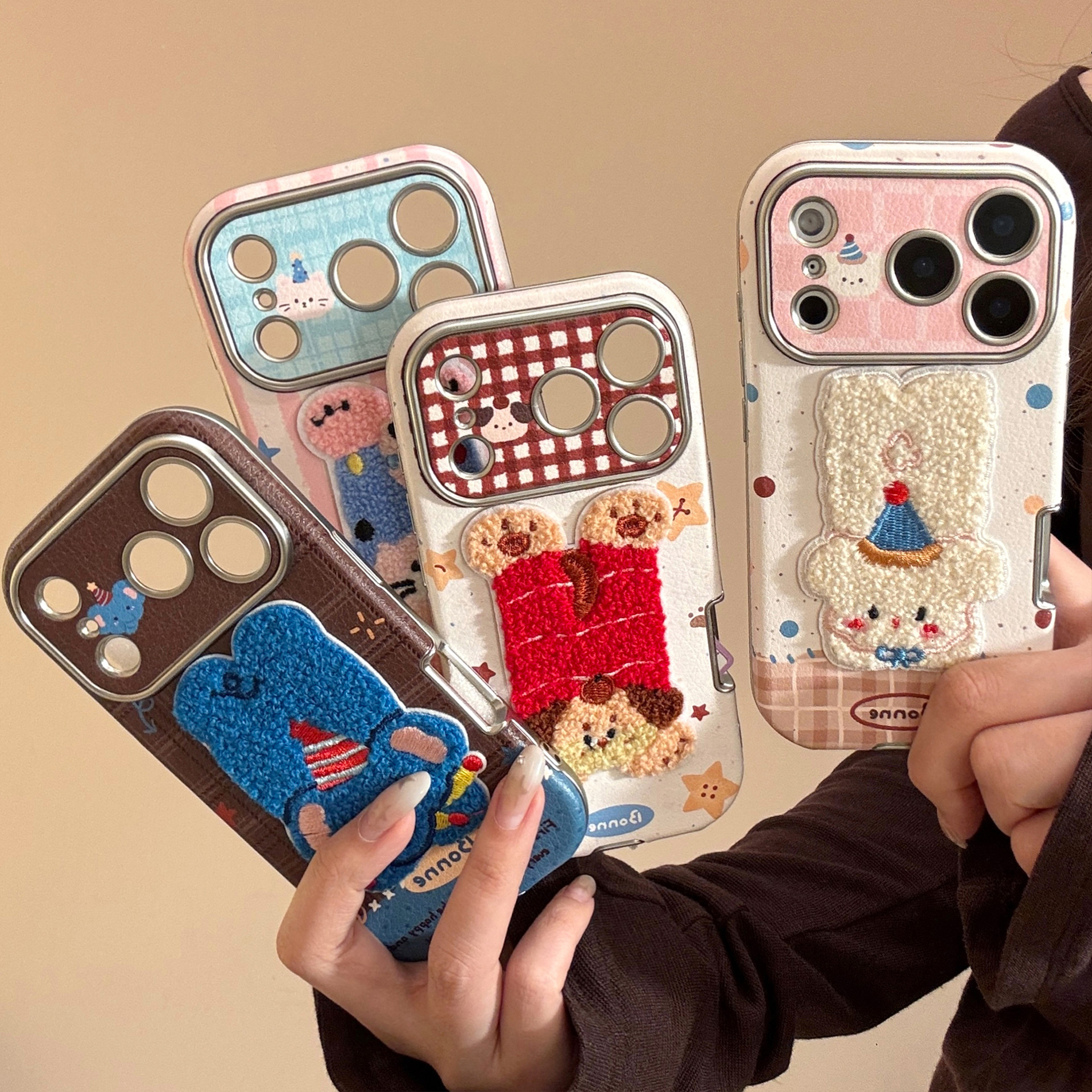 秋冬毛绒刺绣卡通动物手机保护壳