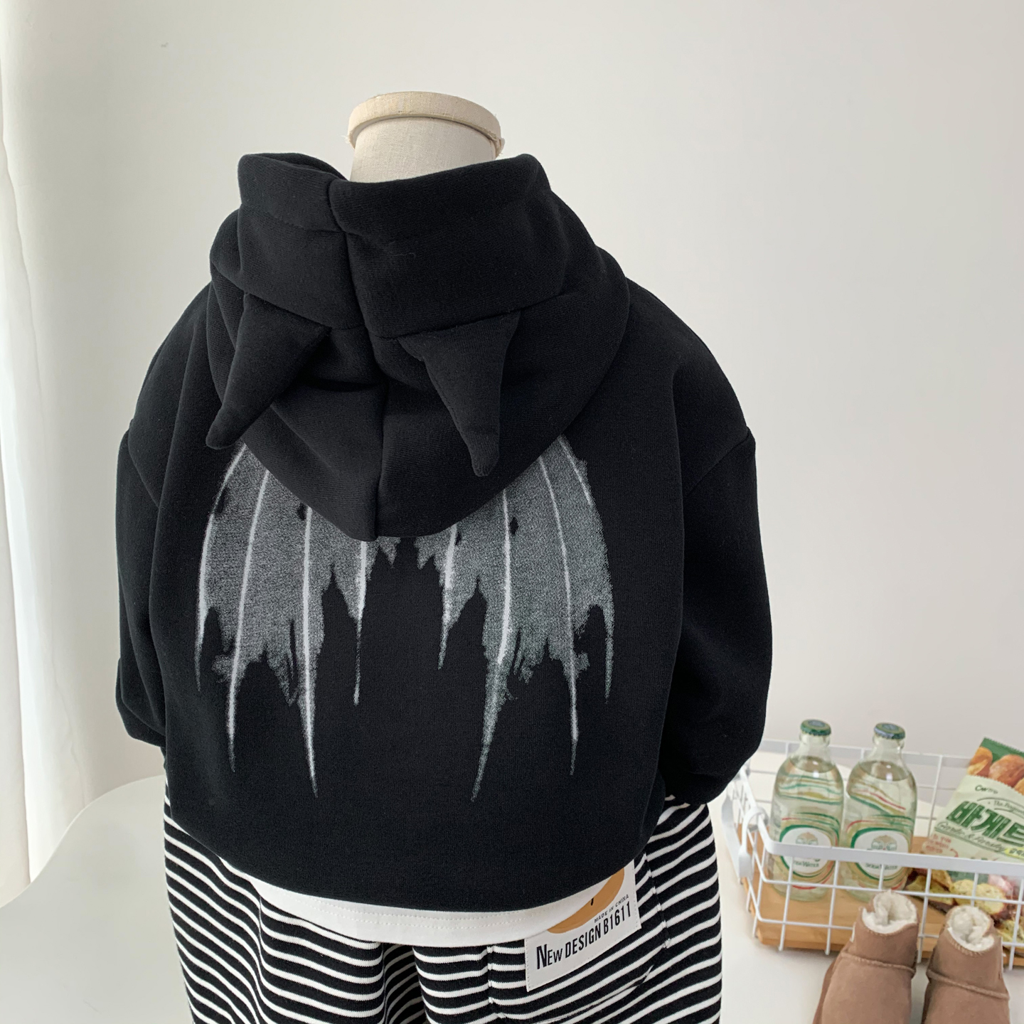 男孩一体绒连帽卫衣个性恶魔上衣